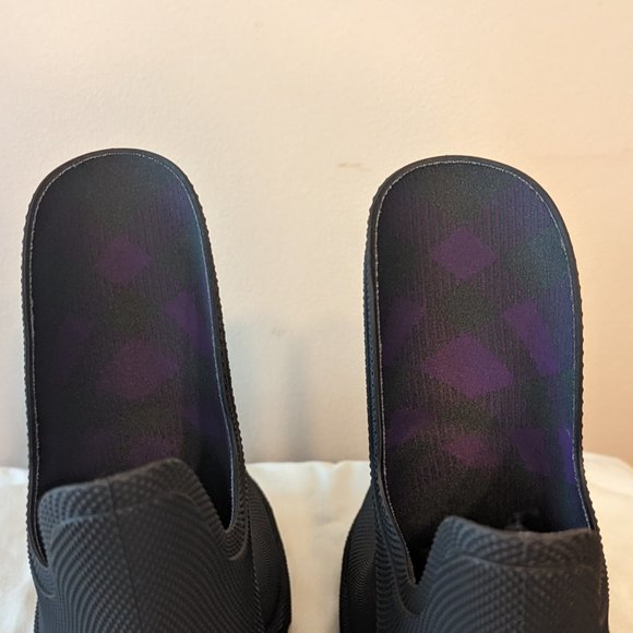 Burberry Frances Heel - Picture 2 of 3